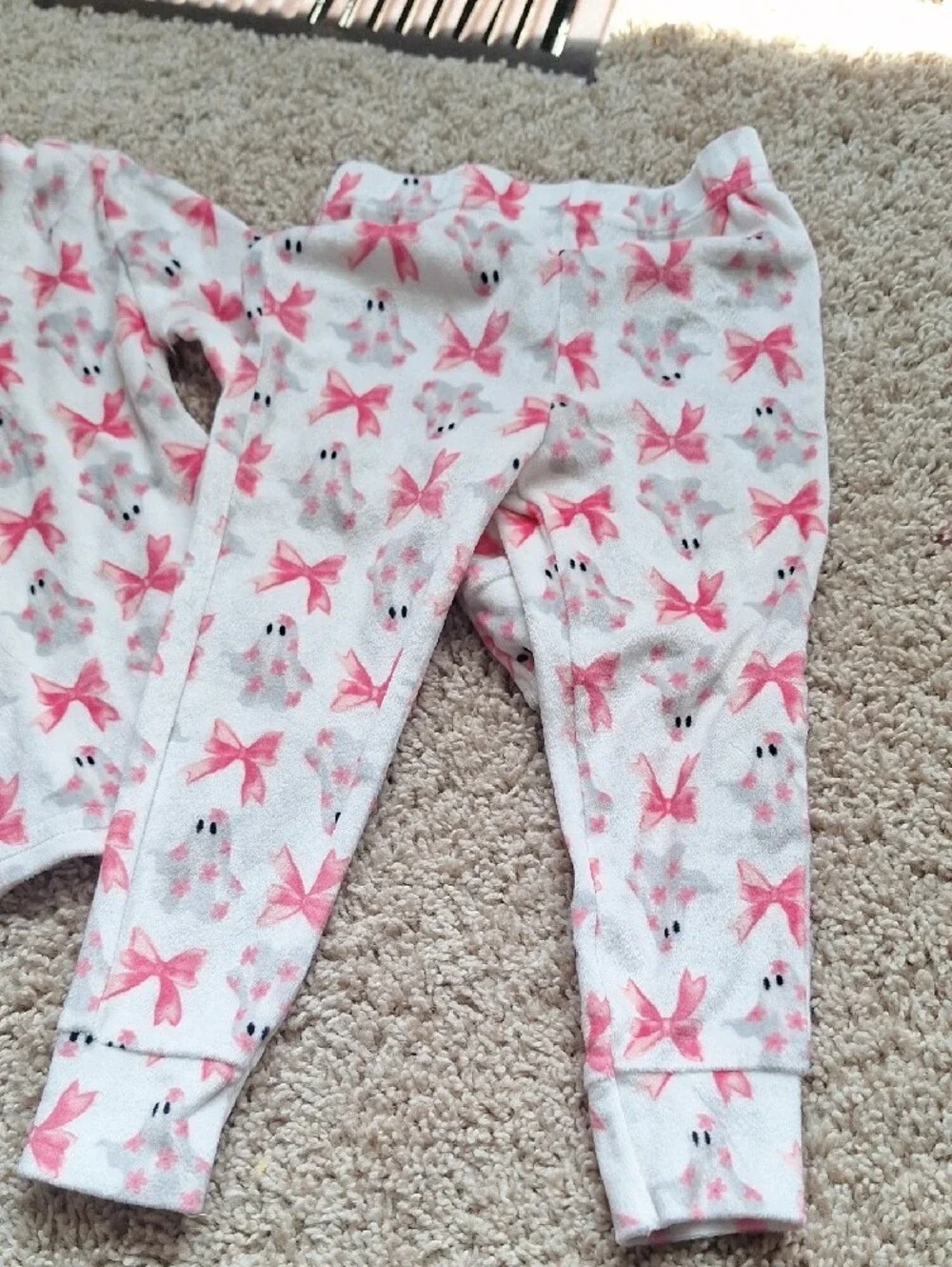 18M - Tahari Girls White Pajama Set with Pink Bows and Ghosts